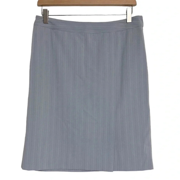 Rafaella 6 gray pinstriped (white + lavender) skirt & blazer suit - Picture 7 of 9